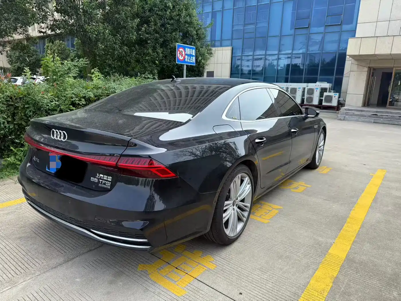 Фото 9 - Audi A7L