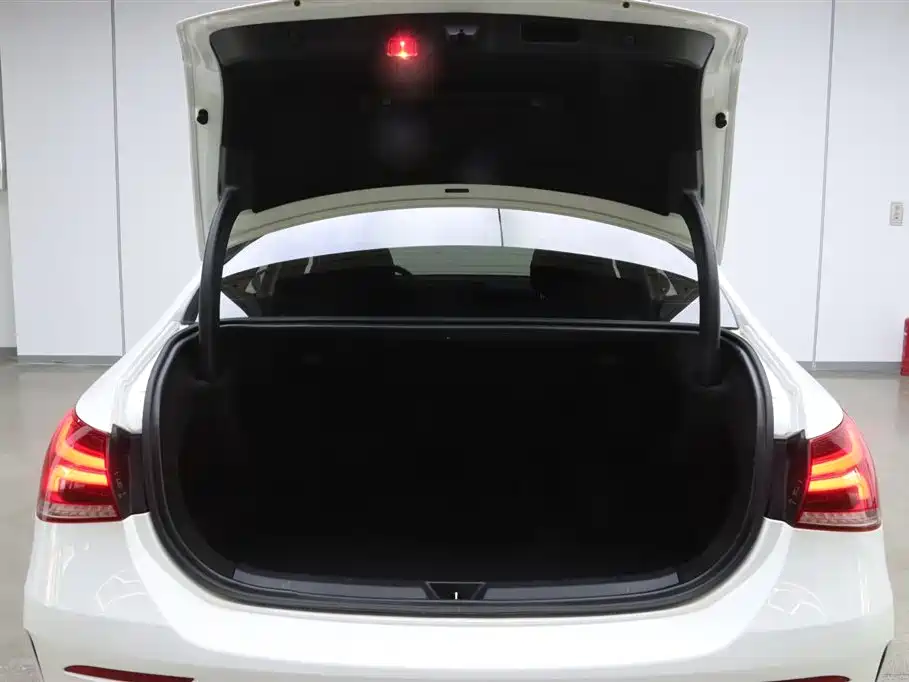 Mercedes-Benz A-Class 2019 A 200 L Sport Sedan фото 29