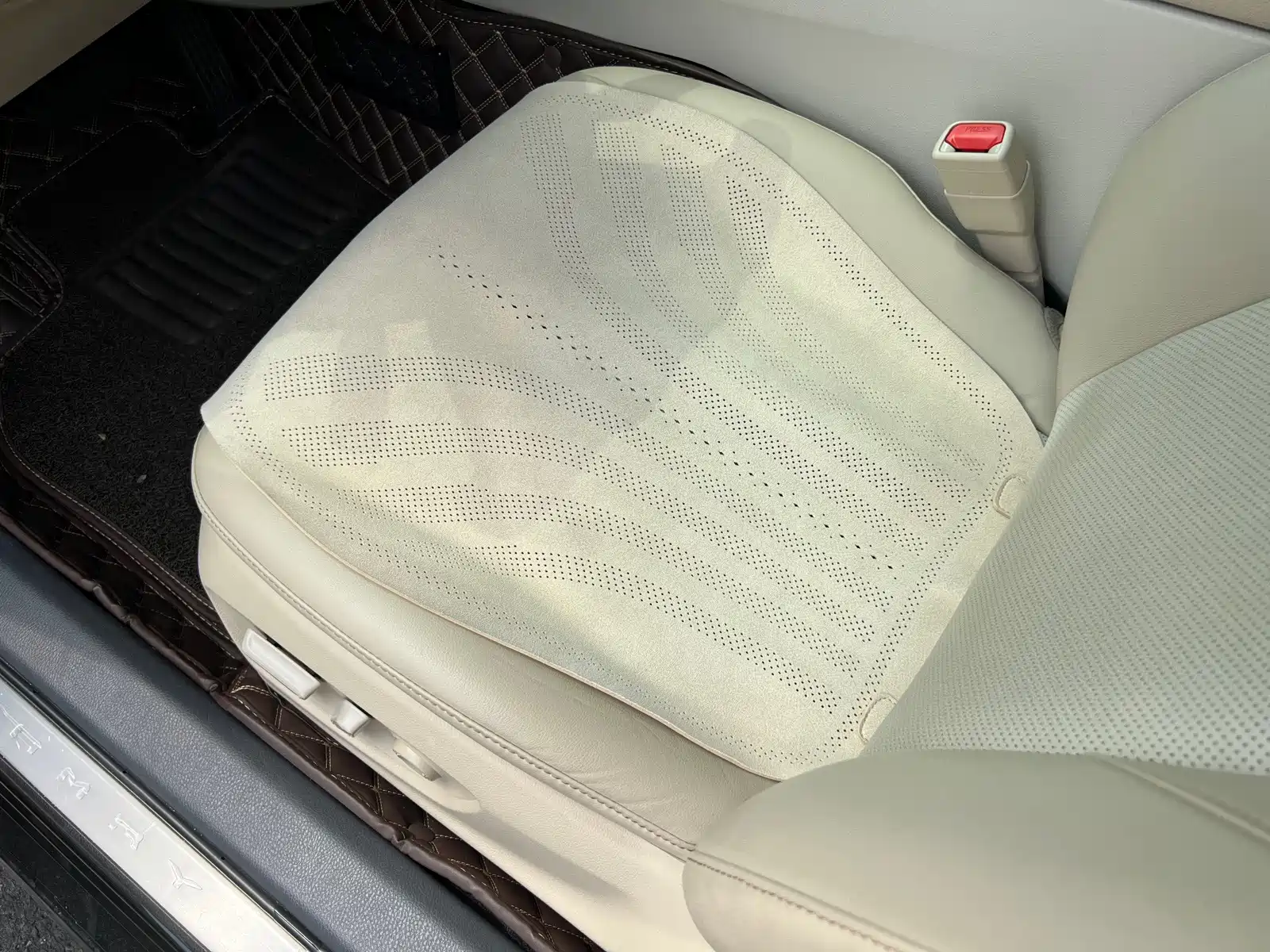 Фото 5 - Toyota Camry