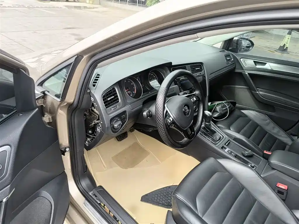 Volkswagen Golf 2015 1.4TSI Automatic Luxury фото 16