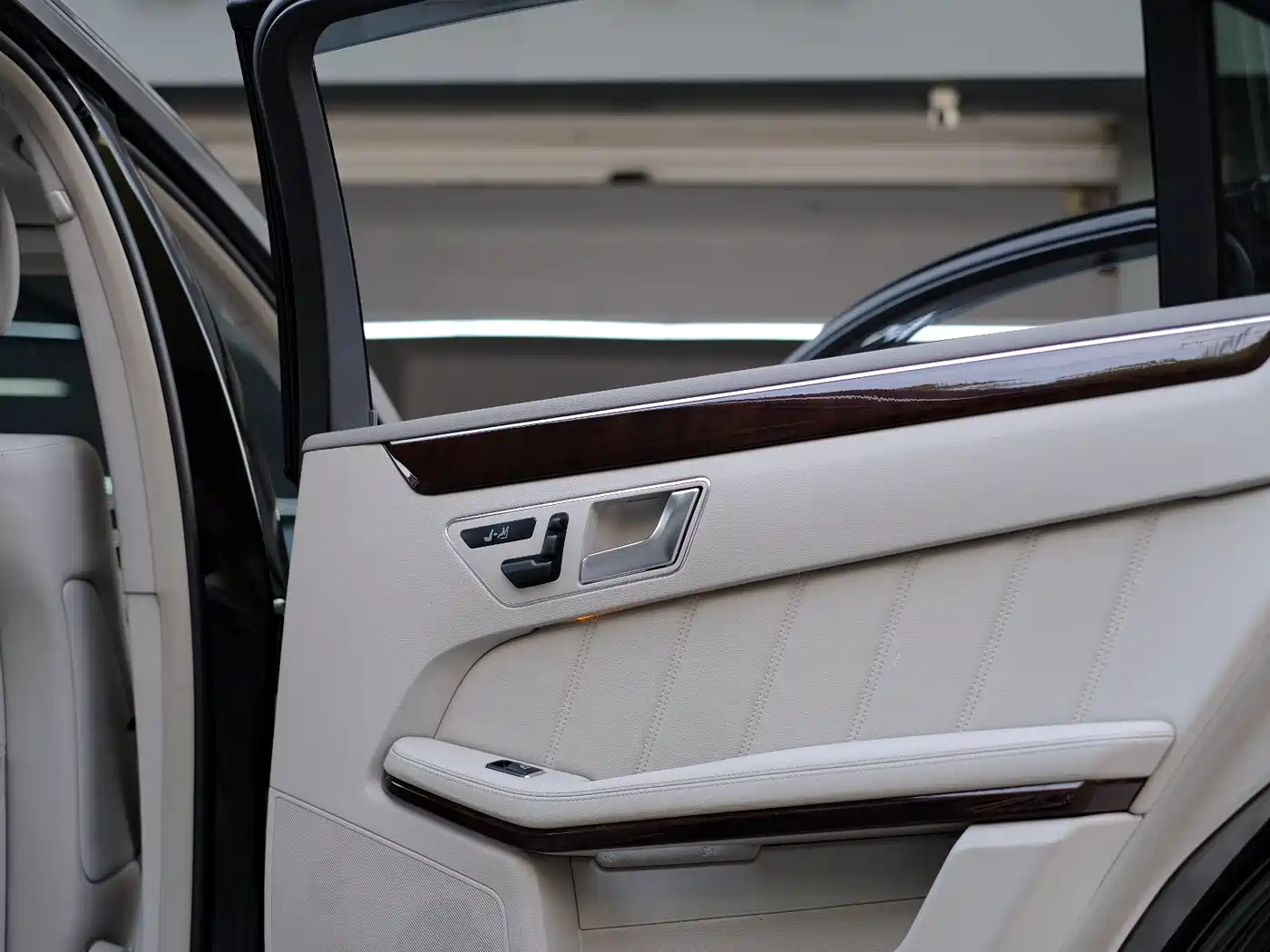 Mercedes-Benz E-Class 2012 E 200 L CGI Elegance фото 32