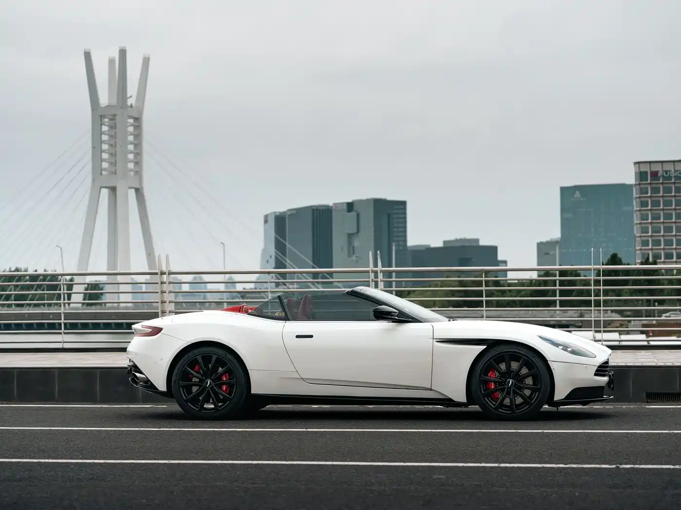 Aston Martin DB11 2019 4.0T V8 Volante фото 8