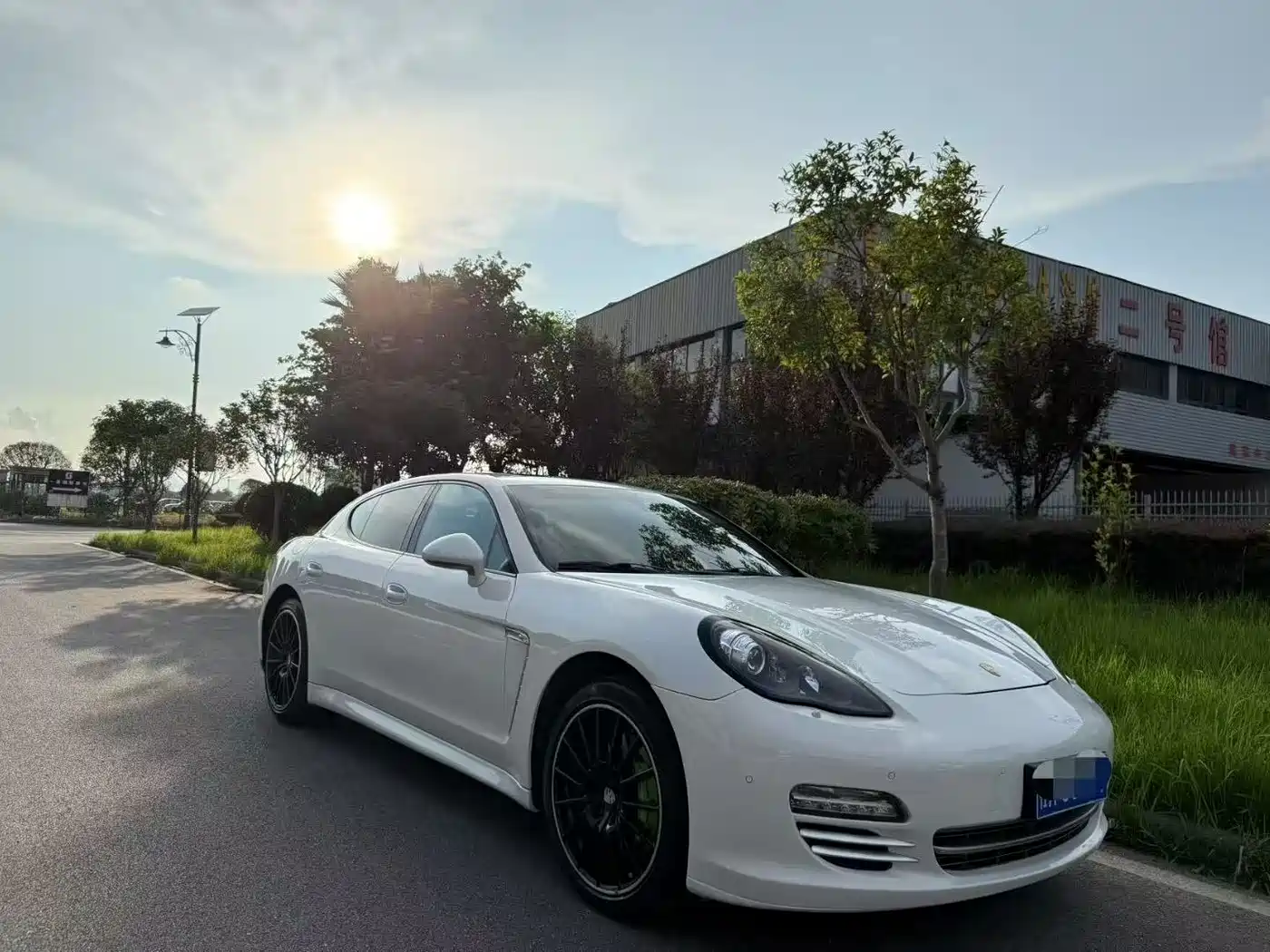 Porsche Panamera 2013 Panamera 4 Platinum Edition 3.6L фото 3