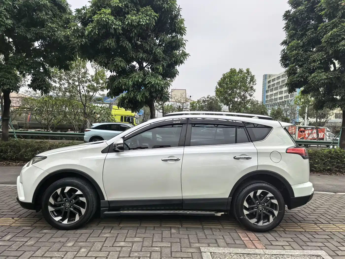 Toyota RAV4 Rongfang 2018 2.5L Automatic 4WD Elite i Edition фото 3