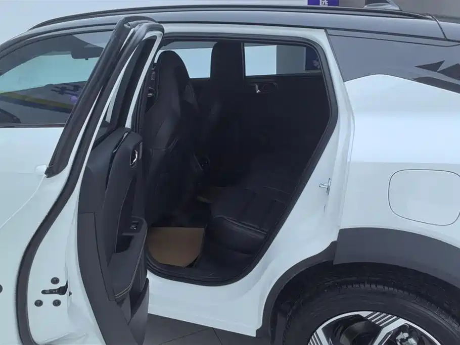 Lynk & Co 06 2026 Relive 1.5T Ultra фото 11