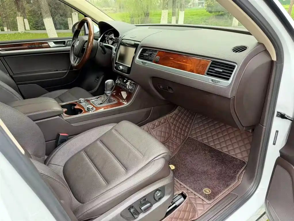 Volkswagen Touareg 2015 3.0TSI Luxury фото 9