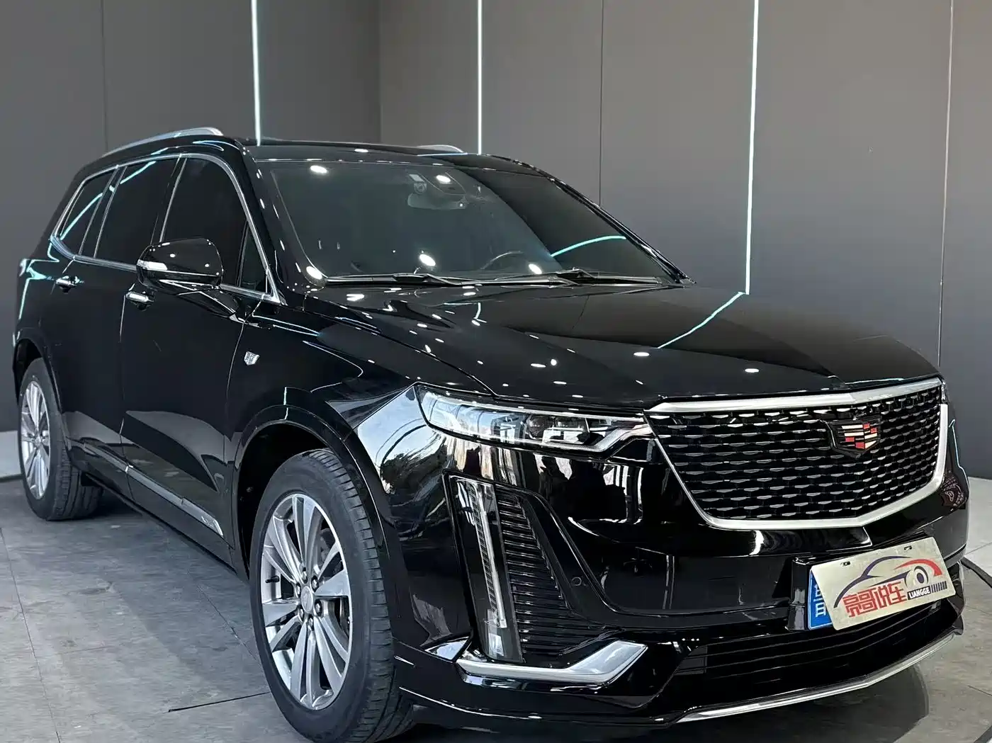 CADILLAC XT6