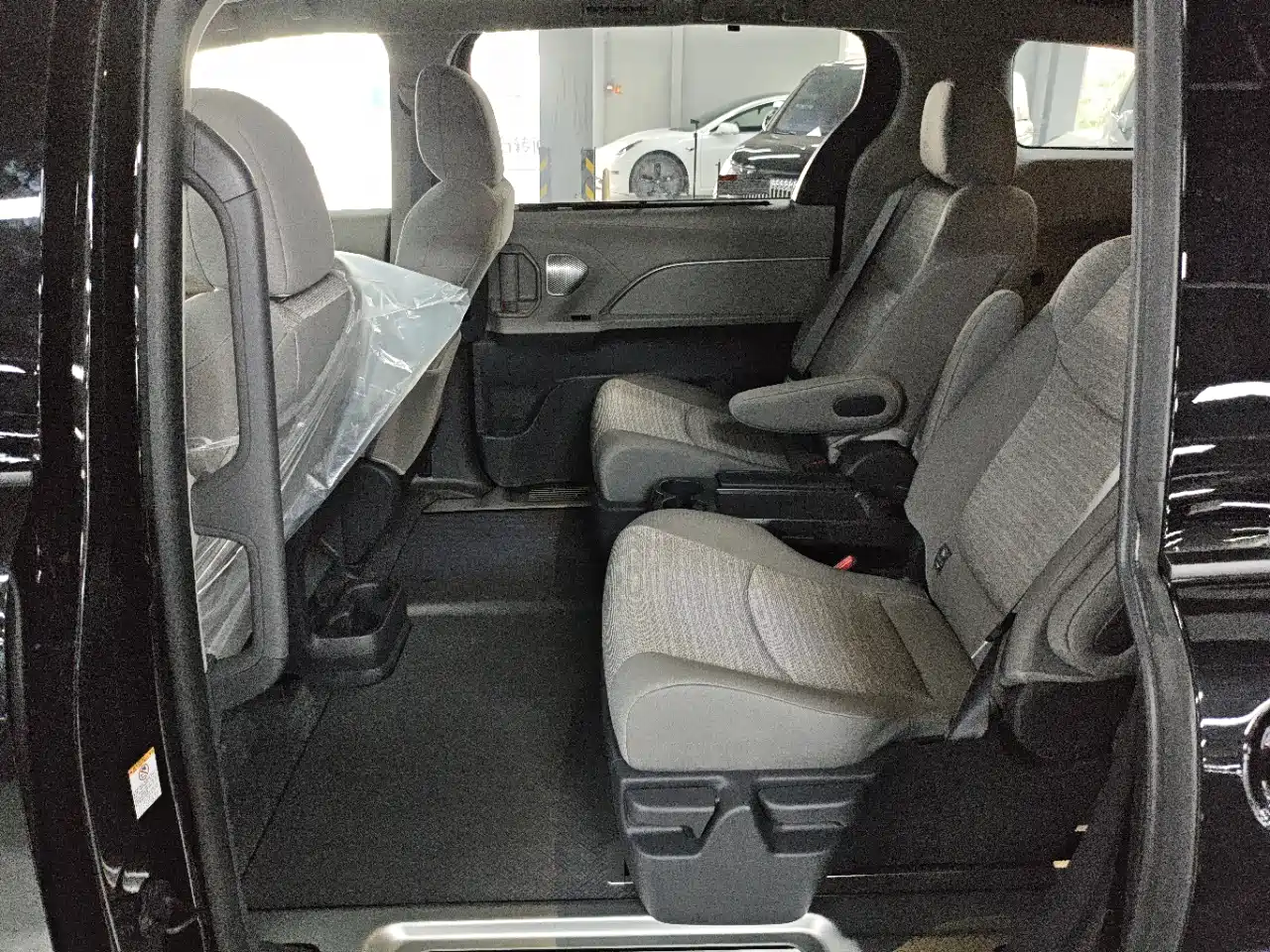 Toyota Sienna 2026 Model 2.5L Hybrid 2WD Comfort Edition фото 6