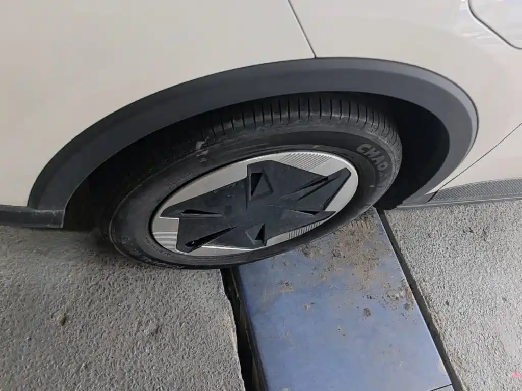 Фото 23 - Geely Geometry E Firefly
