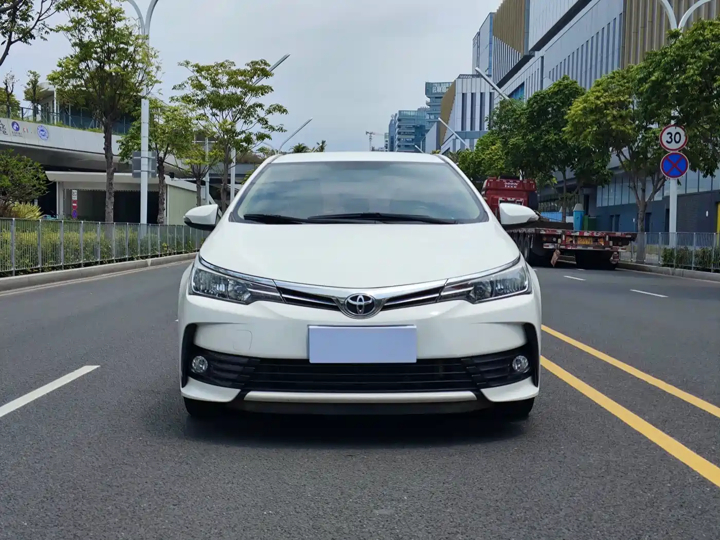 Toyota Corolla 2017 Facelift 1.2T S-CVT GL фото 2