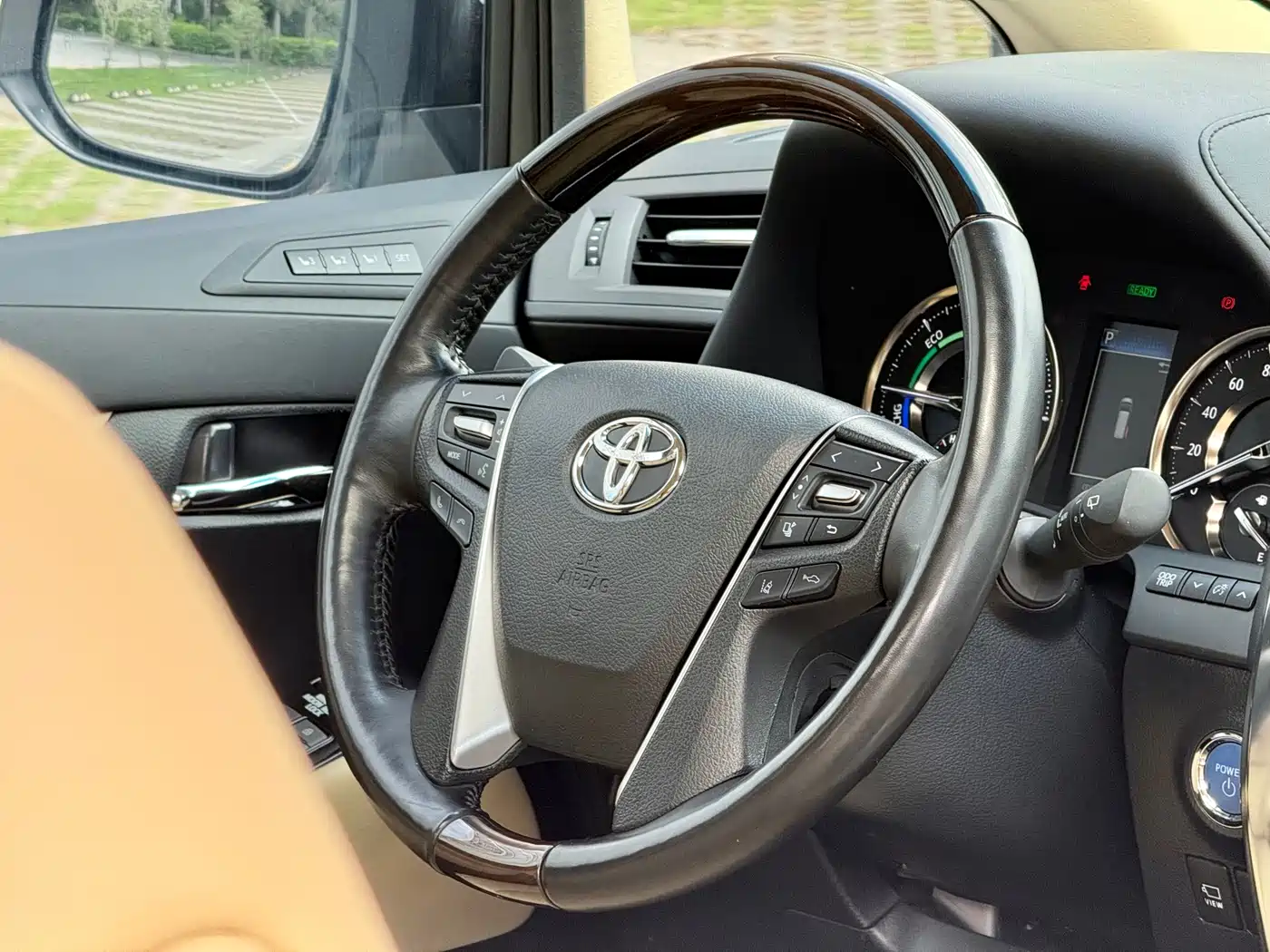 Toyota Alphard 2021 Hybrid 2.5L Luxury фото 12