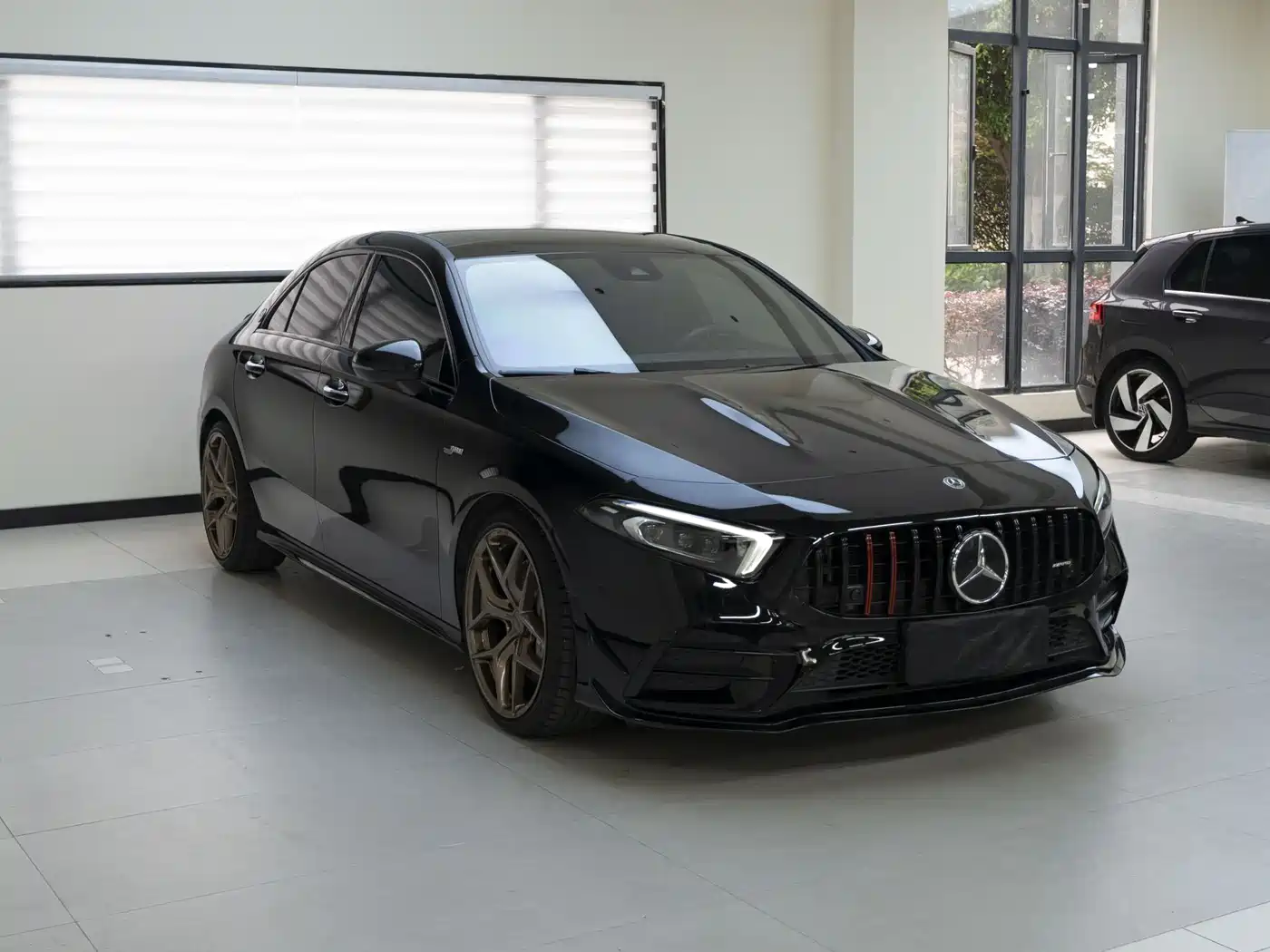 Mercedes-Benz A-Class AMG 2022 AMG A 35 L 4MATIC фото 3
