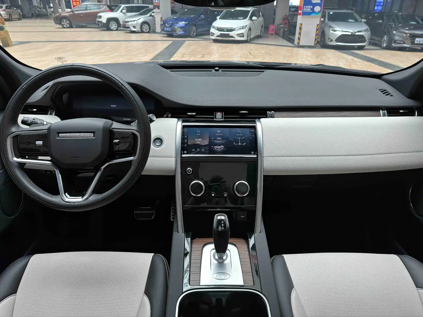 Land Rover Discovery Sport 2023 249PS R-Dynamic S Performance Version фото 8
