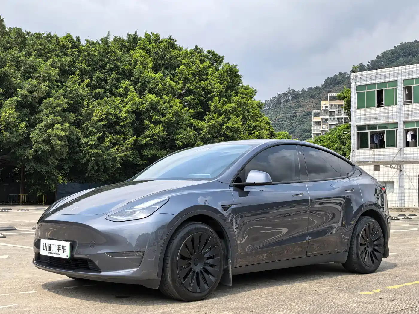TESLA MODEL Y