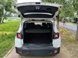 Photo 19 - Jeep Renegade