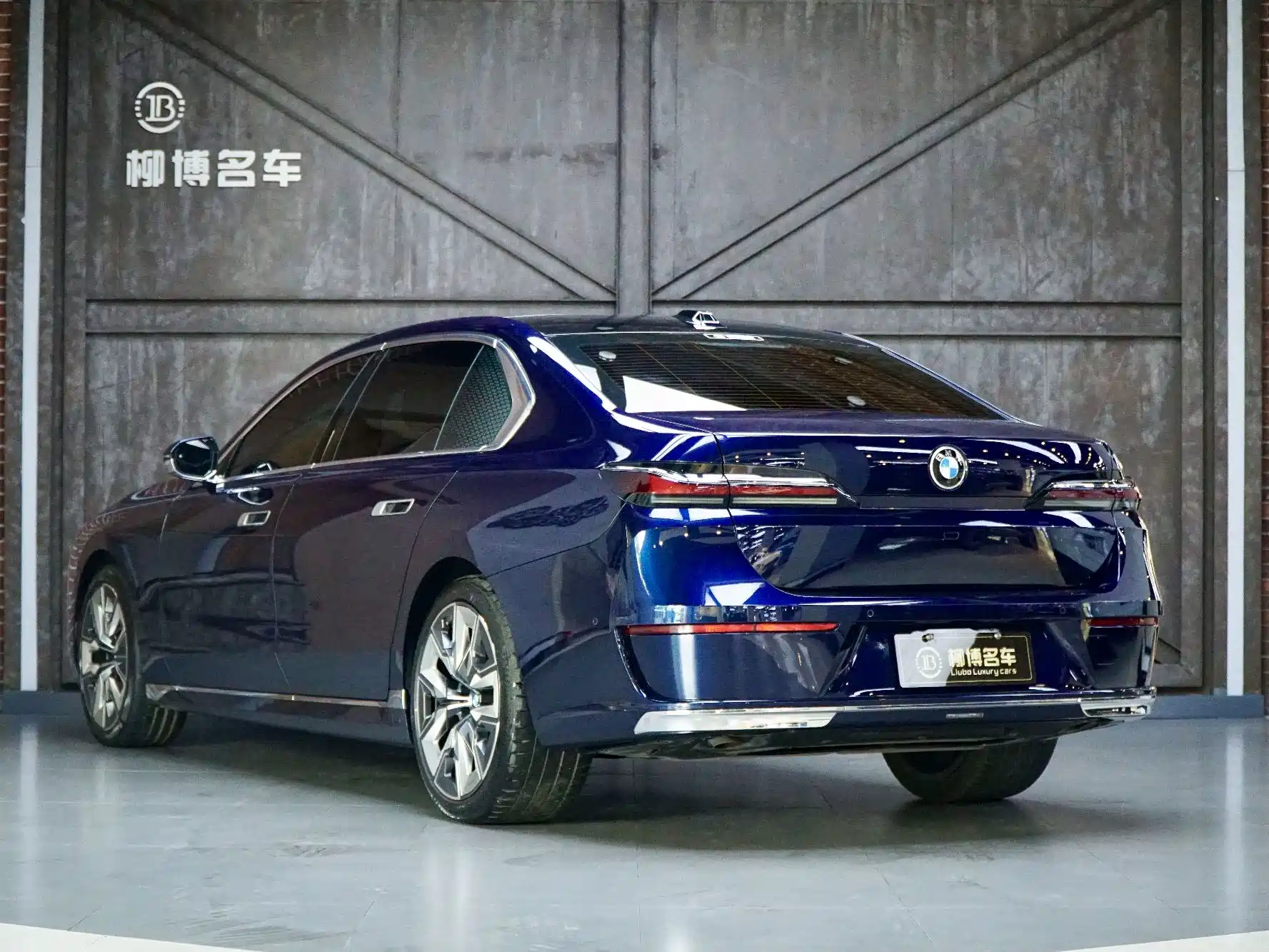 Photo 3 - BMW 7 Series