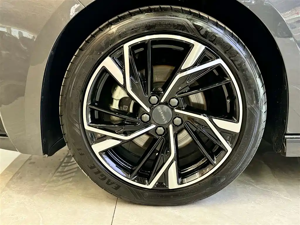 Lynk & Co 03 2023 2.0TD DCT Jin Pro фото 11