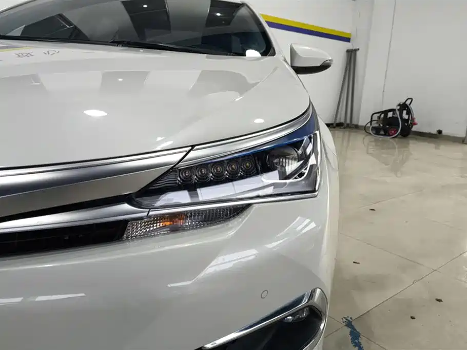 Toyota Corolla 2018 Hybrid 1.8L E-CVT Smart Edition фото 5