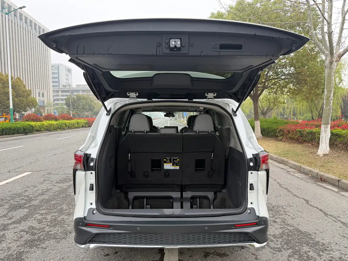 Toyota Granvia 2024 2.5L Hybrid Comfort фото 14