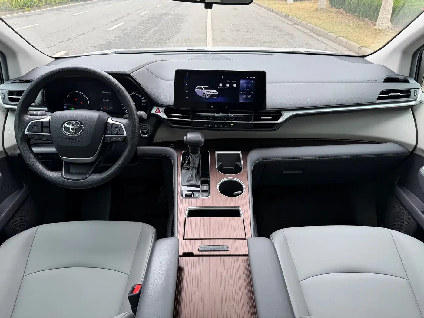 Toyota Granvia 2024 2.5L Hybrid Comfort фото 11