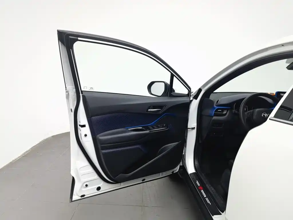 Toyota C-HR 2019 2018 2.0L Leading Sunroof Edition V