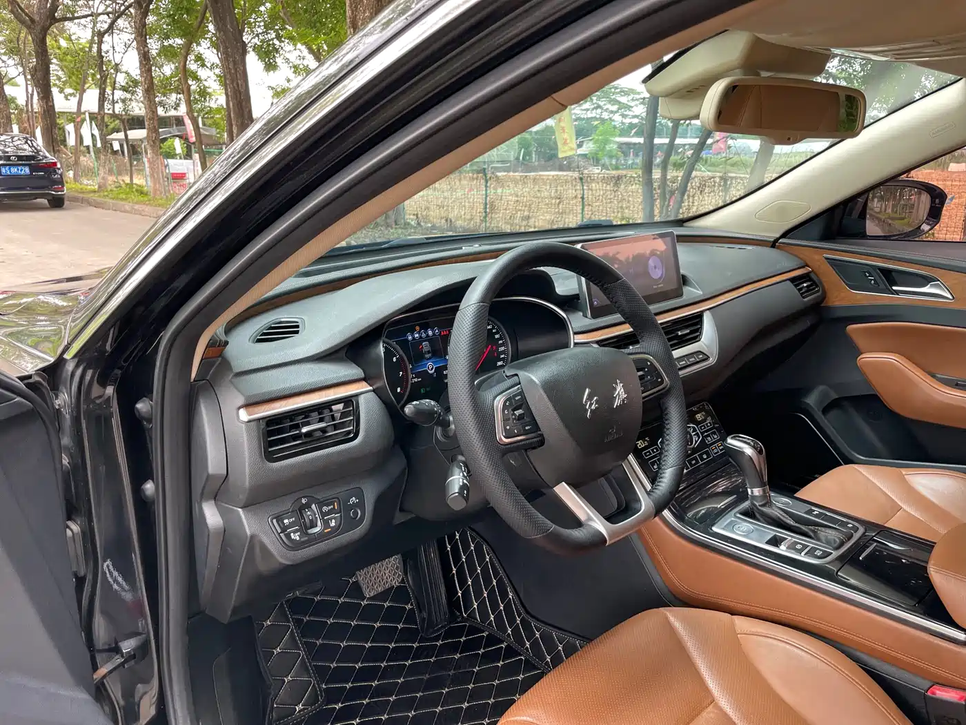 Hongqi H5 2018 Model 30TD Smart Connect Royal 60th Anniversary Edition фото 12