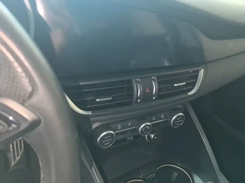 Alfa Romeo Giulia 2023 2022 2.0T 280HP Ti Driving Control Edition