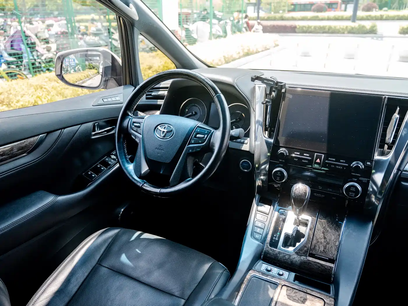 Toyota Vellfire 2020 Twin Engine 2.5L HV Premium Edition фото 7