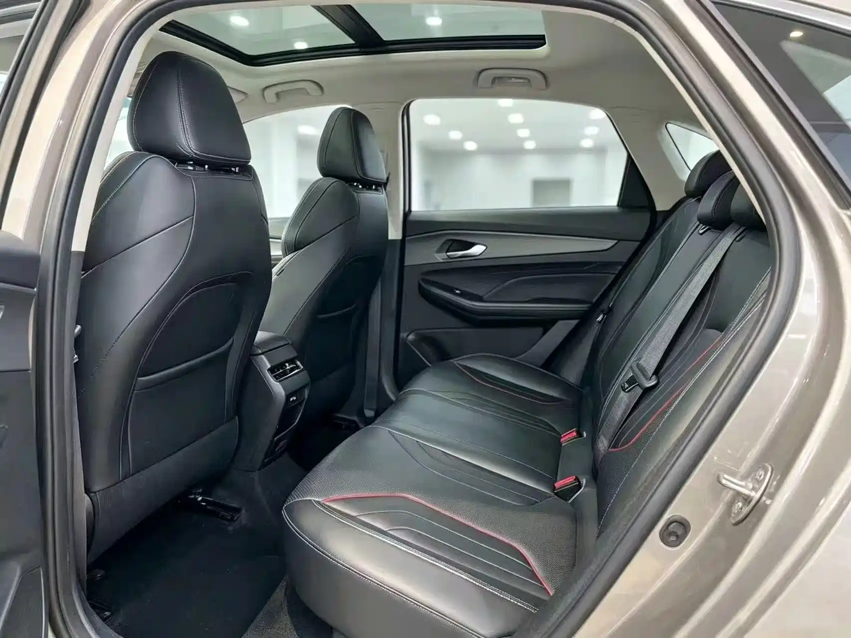 Фото 6 - Geely Binrui