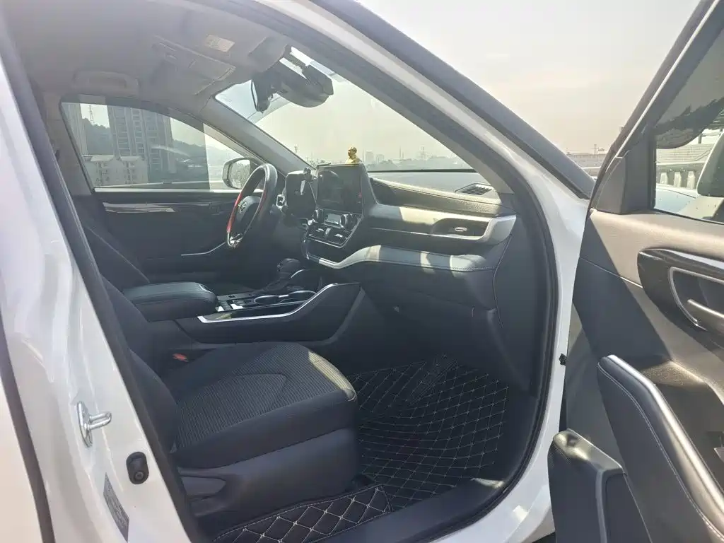 Photo 18 - Toyota Highlander