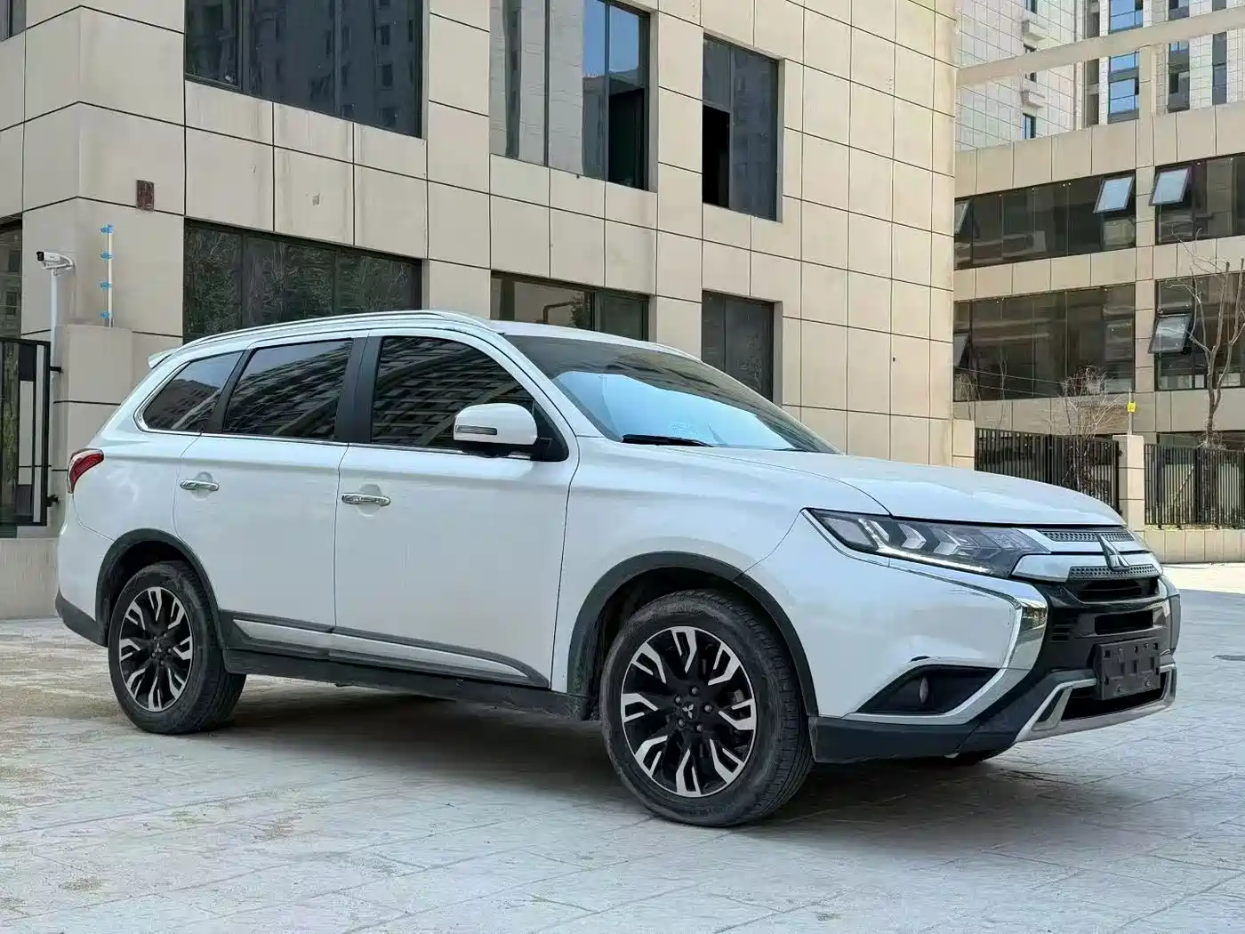 Mitsubishi Outlander 2021 2.4L 4WD Premium Edition 7-Seater фото 3