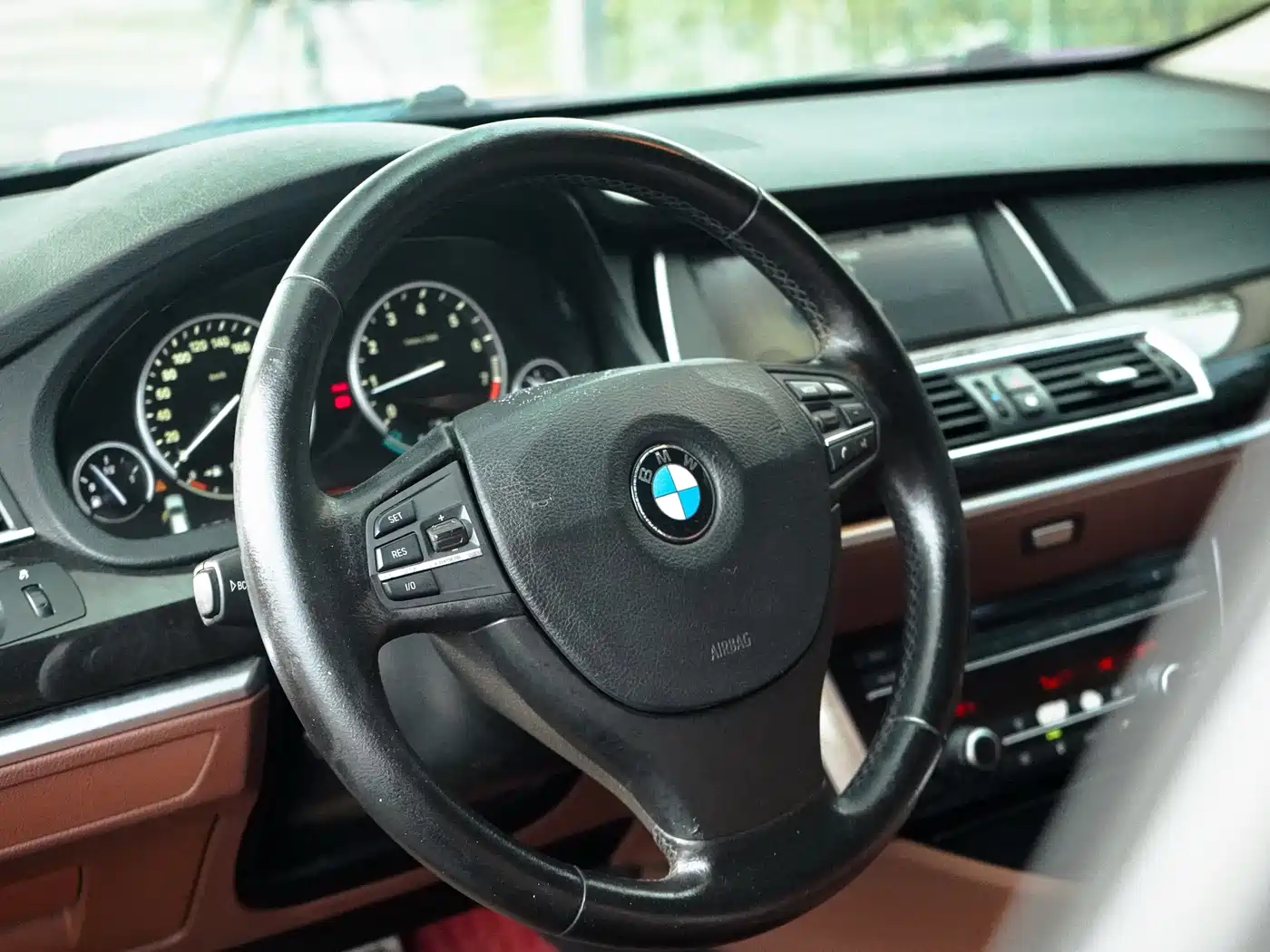 BMW 5 Series GT 2011 535i Elegance фото 8