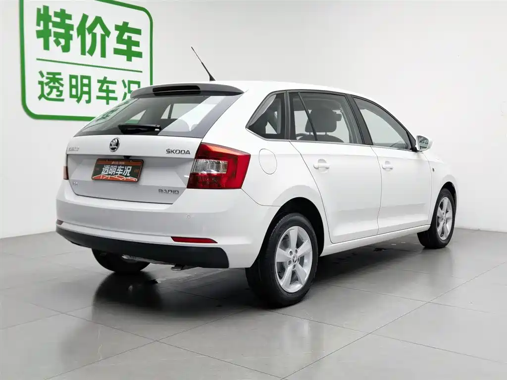 Škoda Skoda Rapid Spaceback 2016 Facelift 1.6L Manual Innovation Edition фото 2