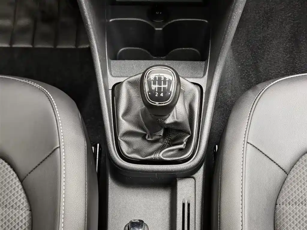 Škoda Skoda Rapid Spaceback 2016 Facelift 1.6L Manual Innovation Edition фото 13