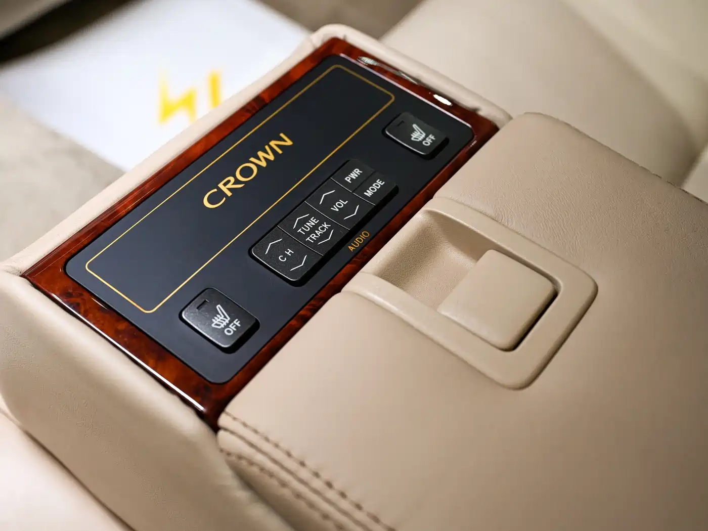Toyota Crown 2012 2.5L Royal Leather Edition фото 16