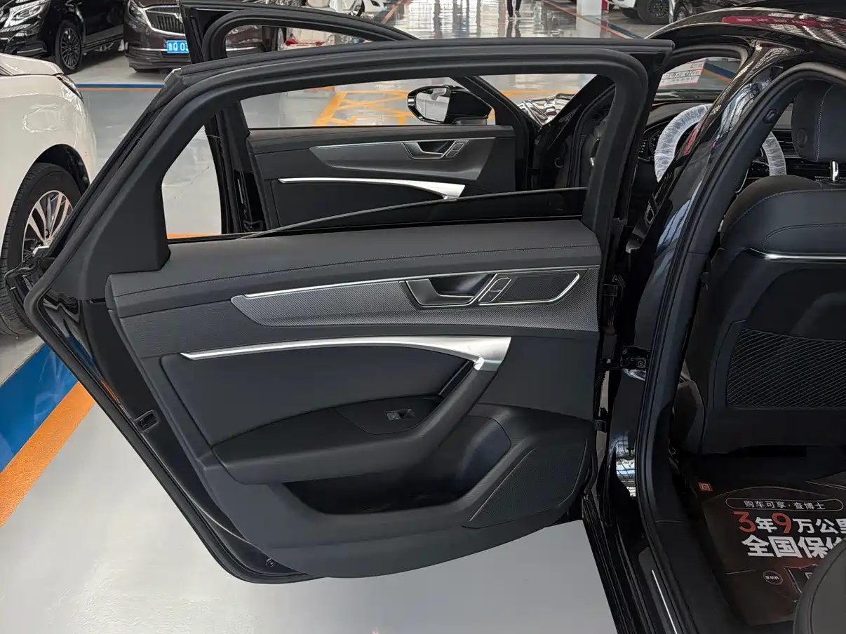 Photo 13 - Audi A6L
