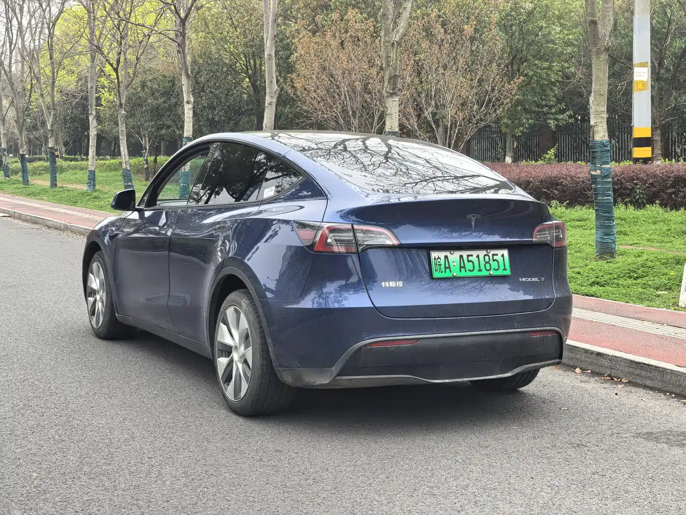 TESLA MODEL Y
