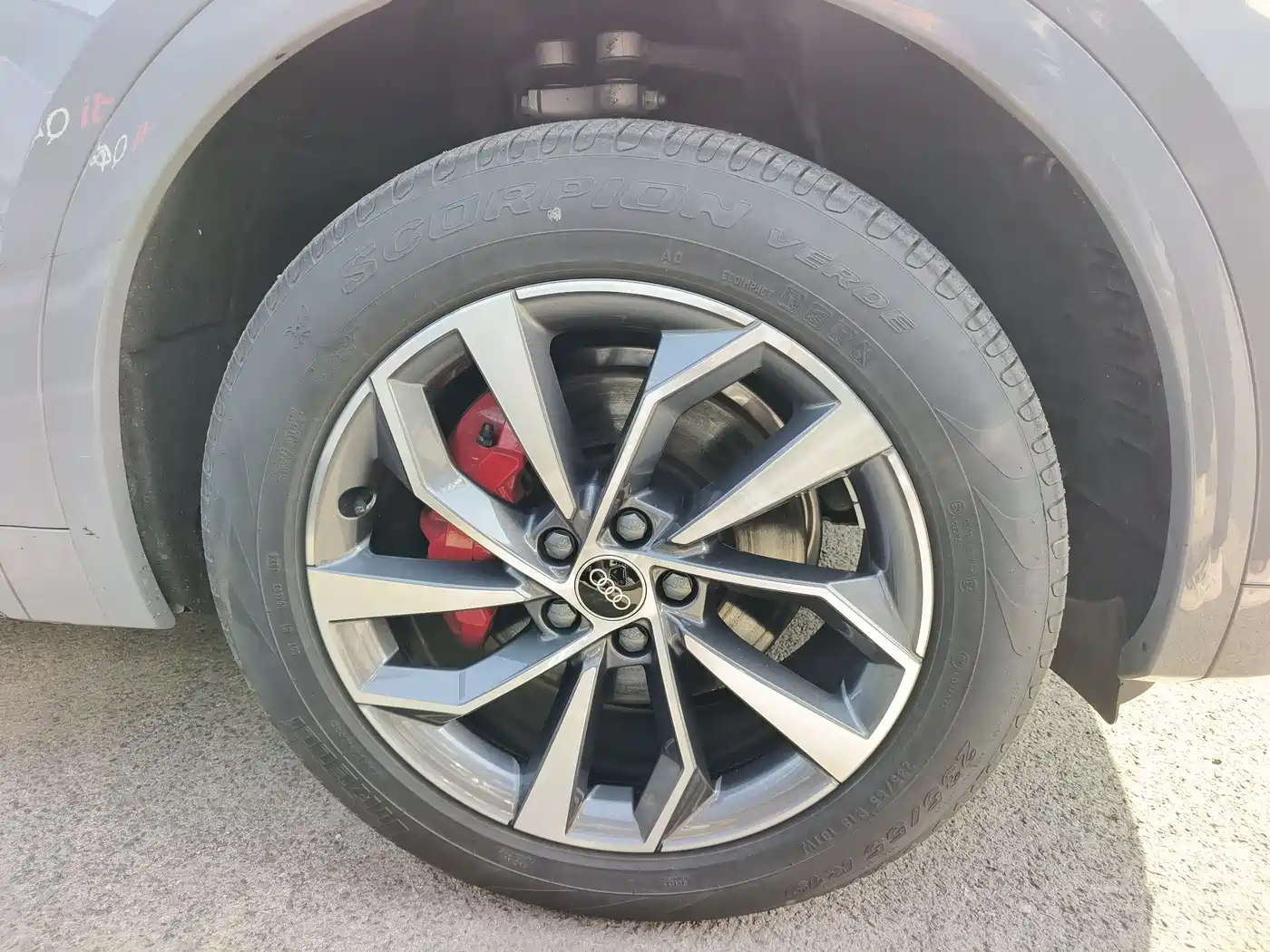 Audi Q5L 2024 Model 40 TFSI Luxury Dynamic фото 13