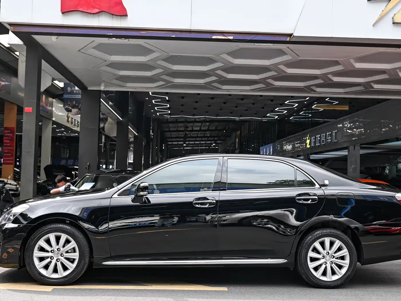 Toyota Crown 2012 2.5L Royal Leather Edition фото 3