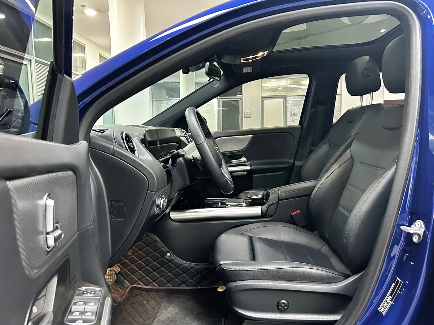 MERCEDES-BENZ GLA