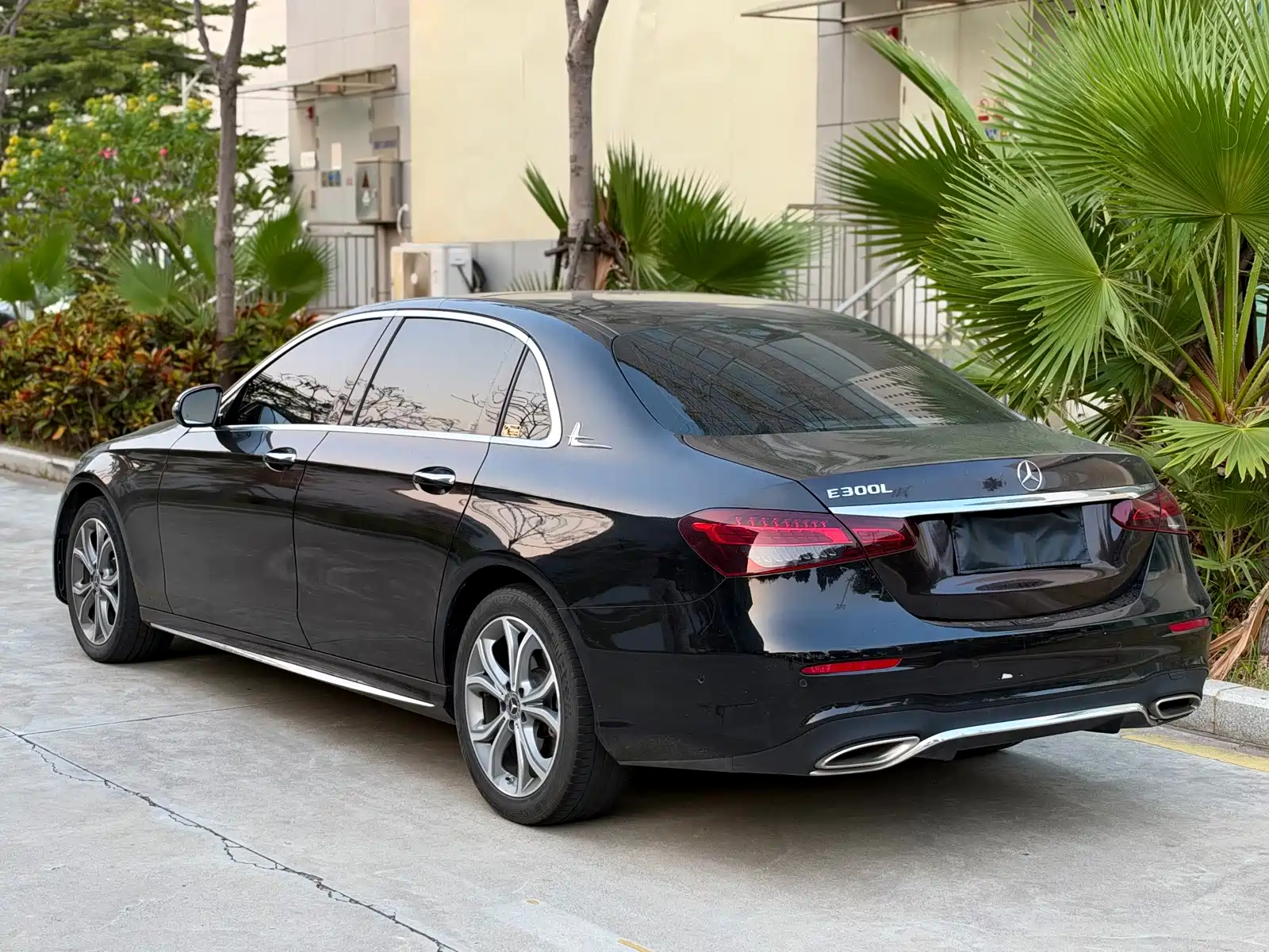Фото 3 - Mercedes-Benz E-Class