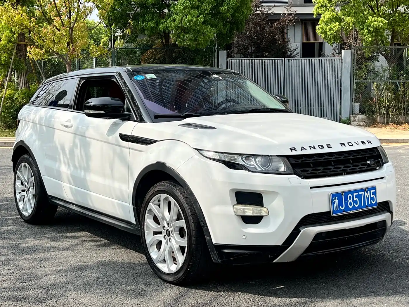 Land Rover Range Rover Evoque (Import) 2013 2.0T 3-door Dynamic Edition фото 3