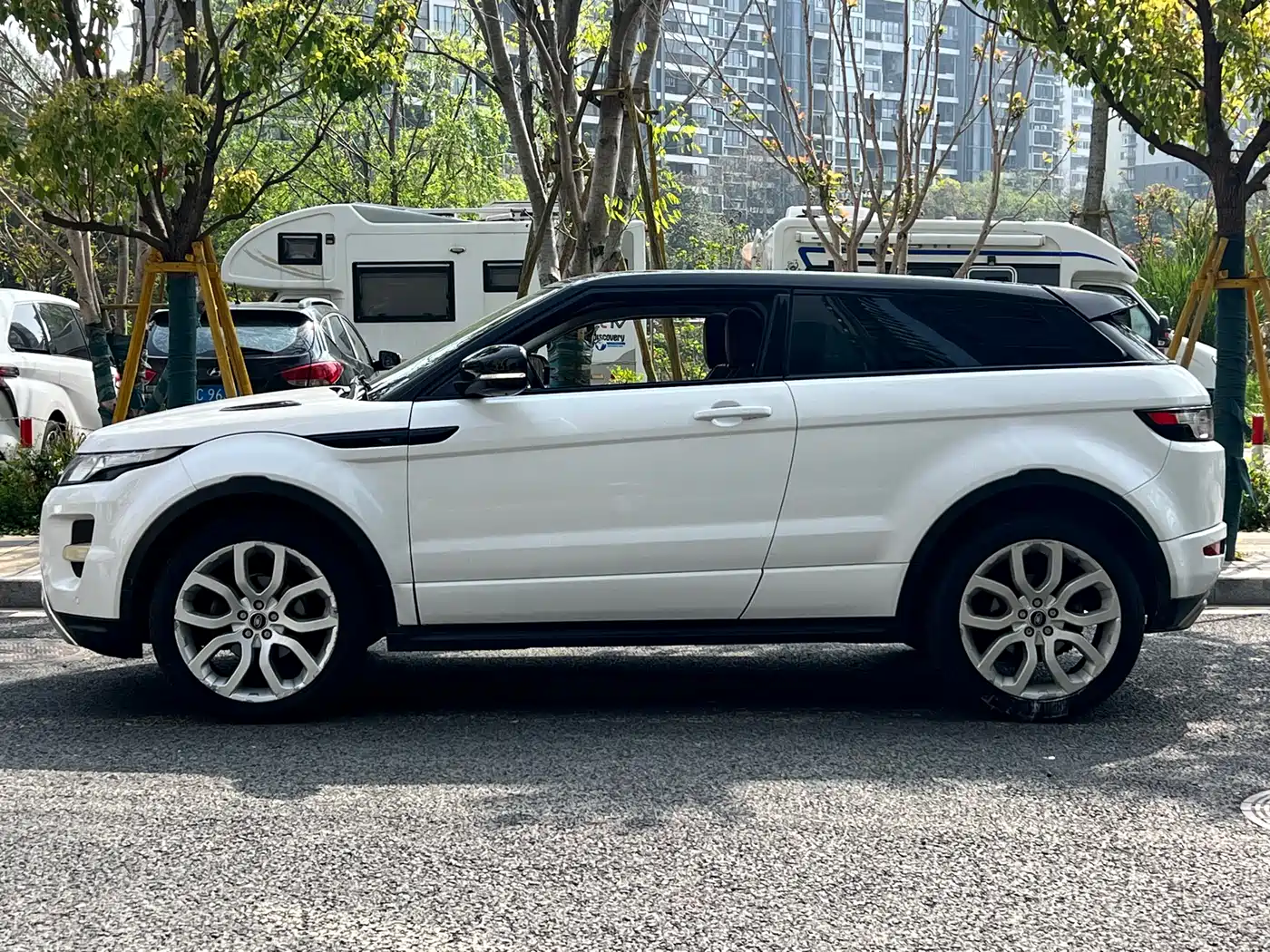 Land Rover Range Rover Evoque (Import) 2013 2.0T 3-door Dynamic Edition фото 8