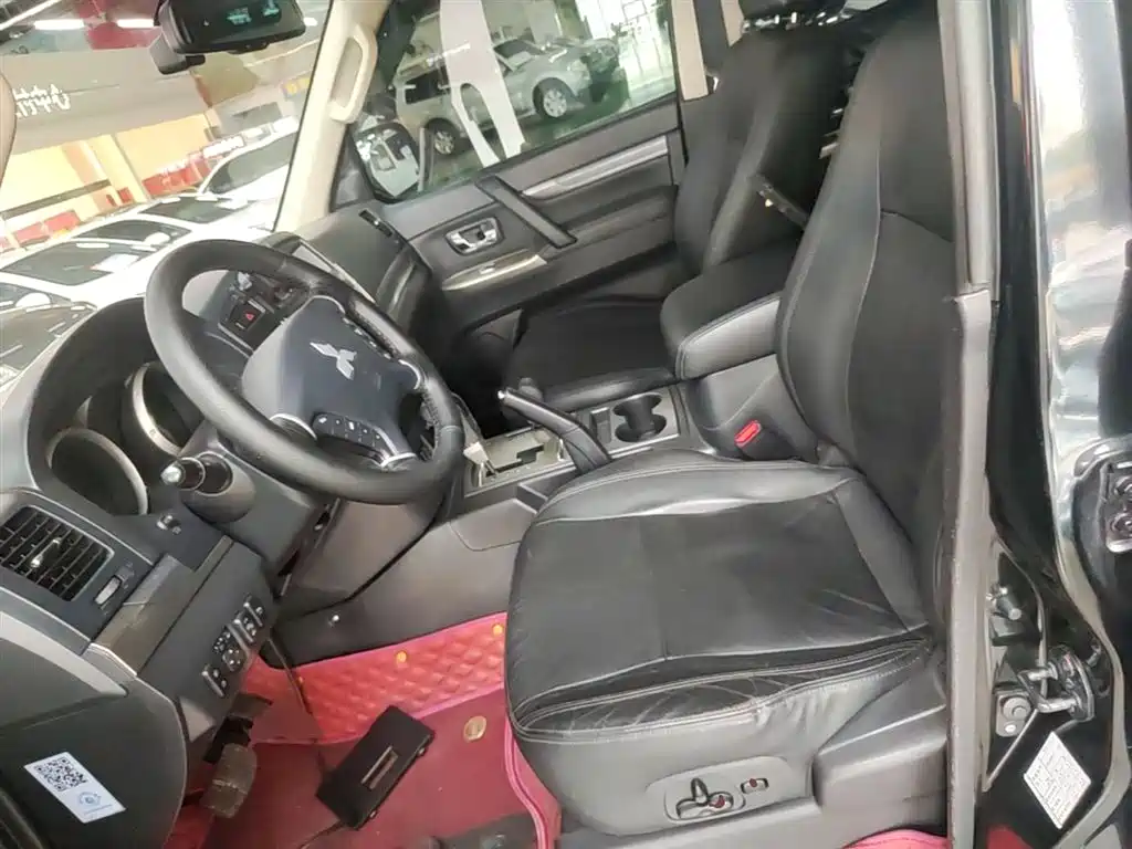 Mitsubishi Pajero (Import) 2016 3.0L Automatic Premium (China V) фото 15