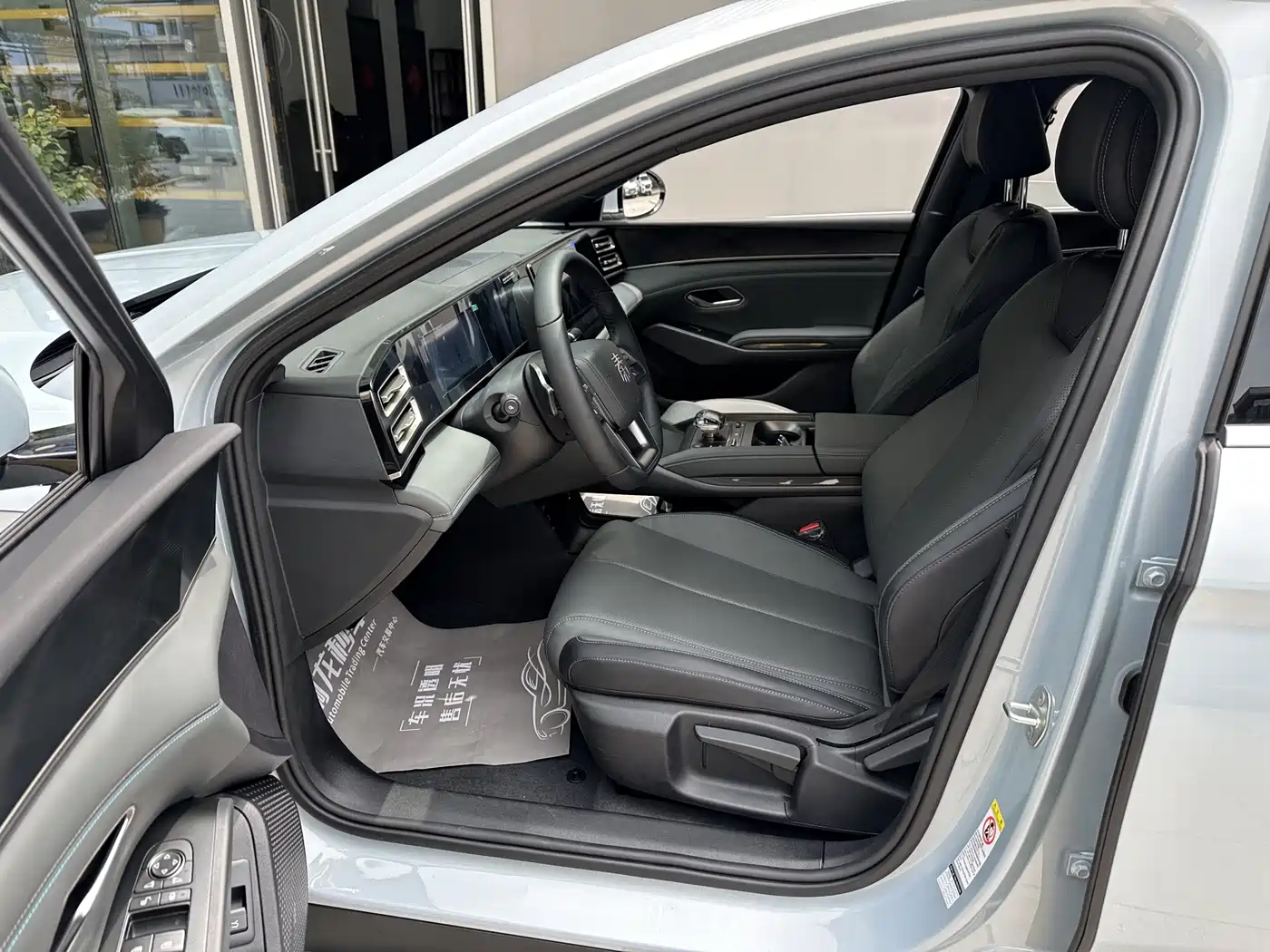 BYD Qin L 2025 DM-i Smart Drive Edition 80KM Leading фото 6