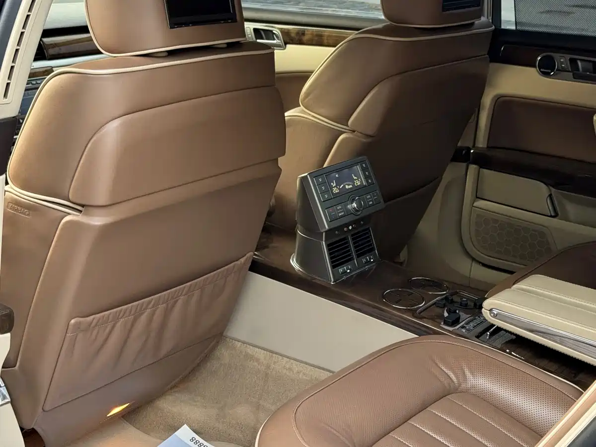 Volkswagen Phaeton 2013 4.2L Poltrona Frau Edition фото 9