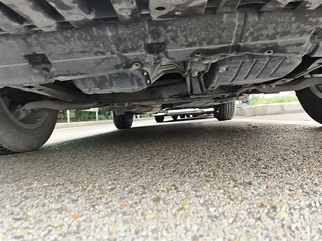 Toyota RAV4 Rongfang 2015 2.0L CVT 2WD Trend Edition фото 23