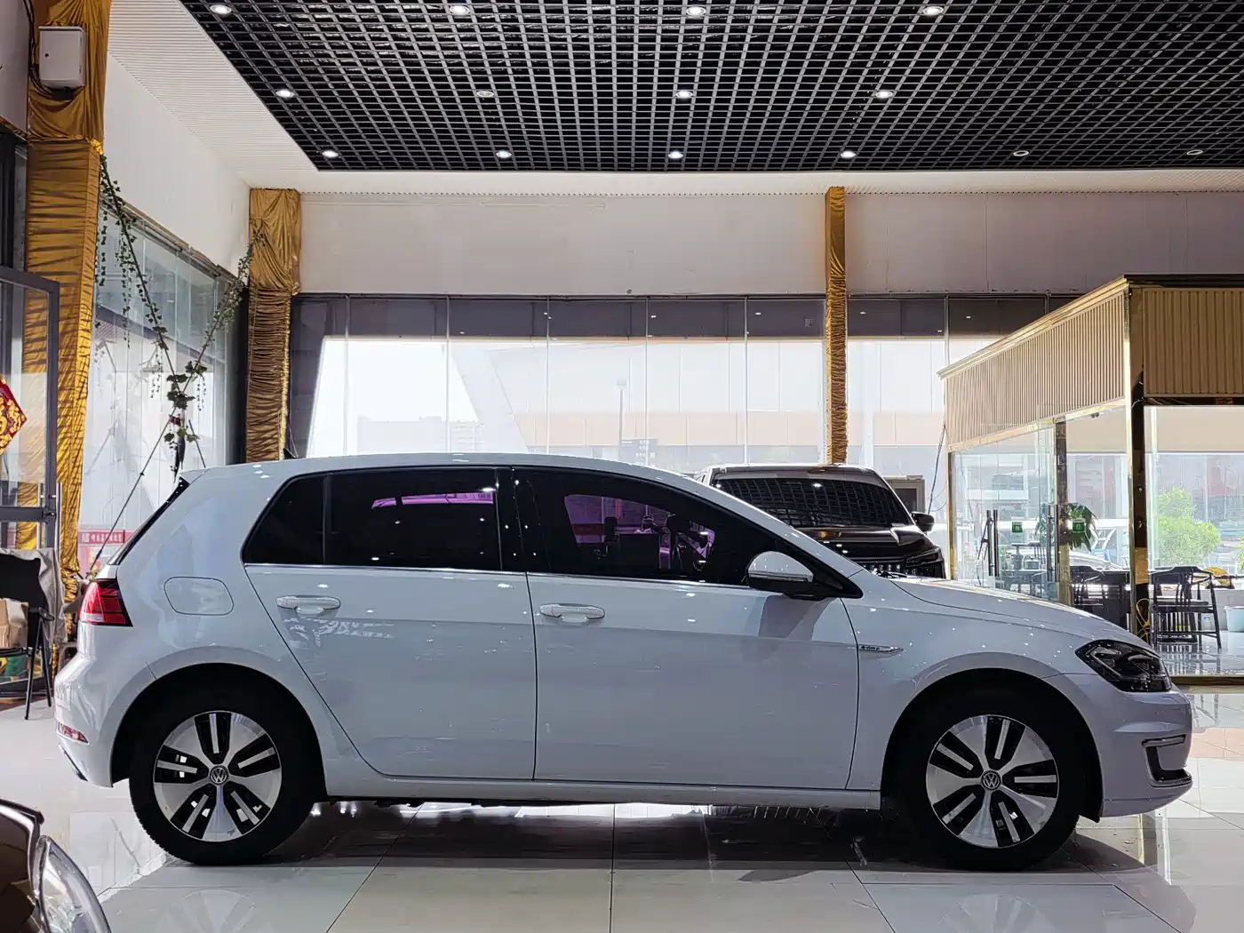Volkswagen Golf Electric 2020 Chi фото 4