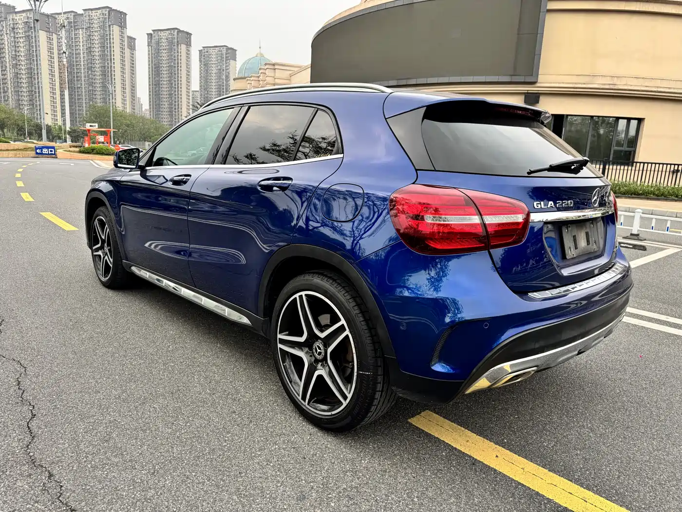Mercedes-Benz GLA 2017 GLA 220 4MATIC Luxury фото 8