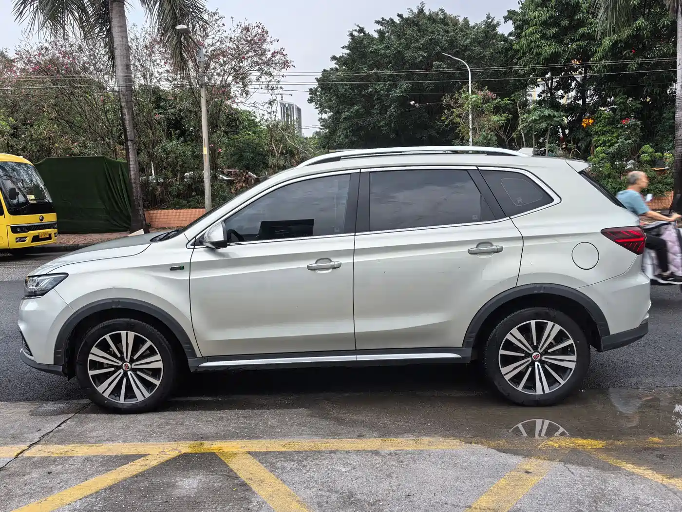 ROEWE RX5 NEW ENERGY